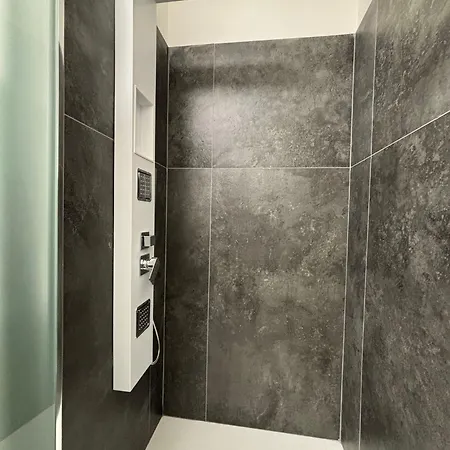 Maso Kreuzberg, 6- Due Comunicanti Apartment